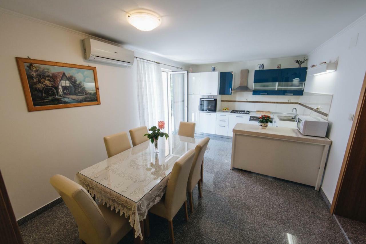 Apartment Danica Split Bagian luar foto